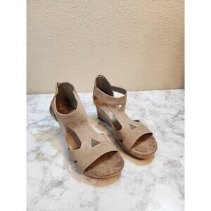 St. John's Bay Women's Brown Tan Memory‎ Foam SJB Taz Wedge Sandals Size 8M